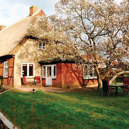 3 Bedroom Awesome In Hébergement de vacances *