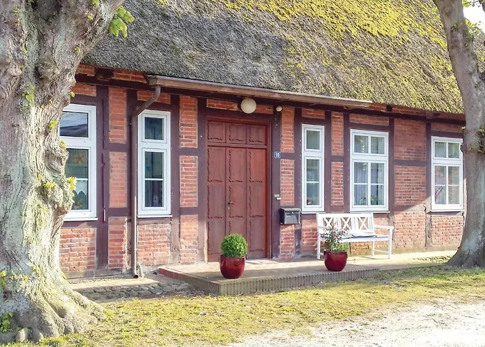 3 Bedroom Awesome In Casa de Férias Lutterbek